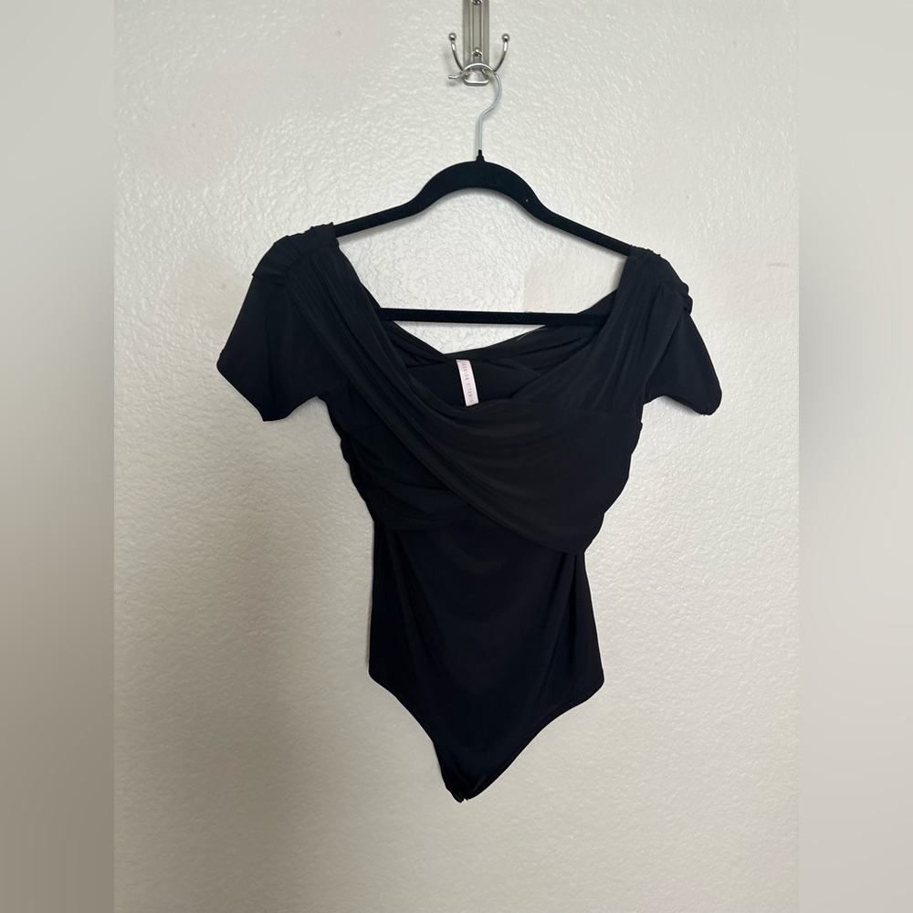Off the Shoulder Ballet Style Fashion Vitamin Black Bodysuit (Large)